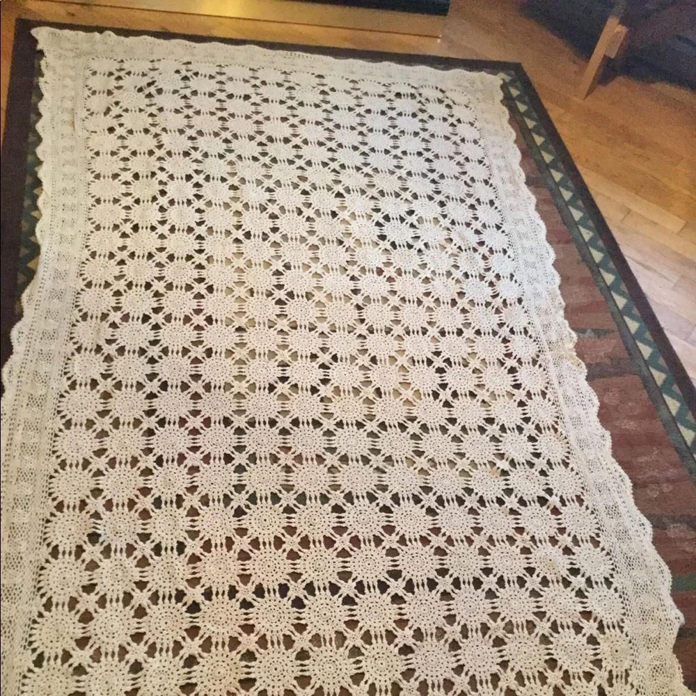⚜️ Vintage Tablecloth Hand Crocheted Ecru  Rectangular Bohemian Beauty